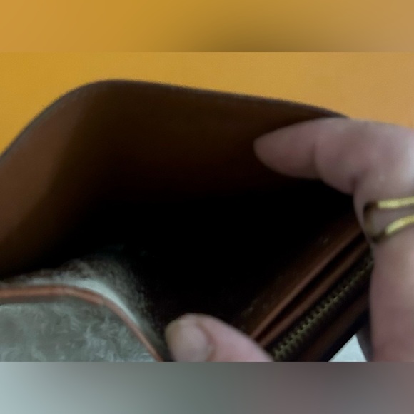 LV Monogram Middy (Medium) sized Wallet in EUC - Picture 7 of 14